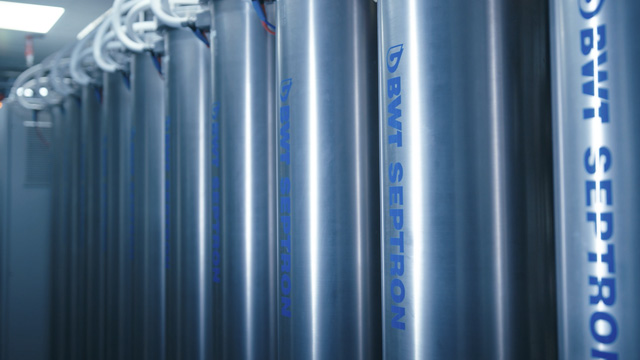 1615885711212641.jpg U2.jpg